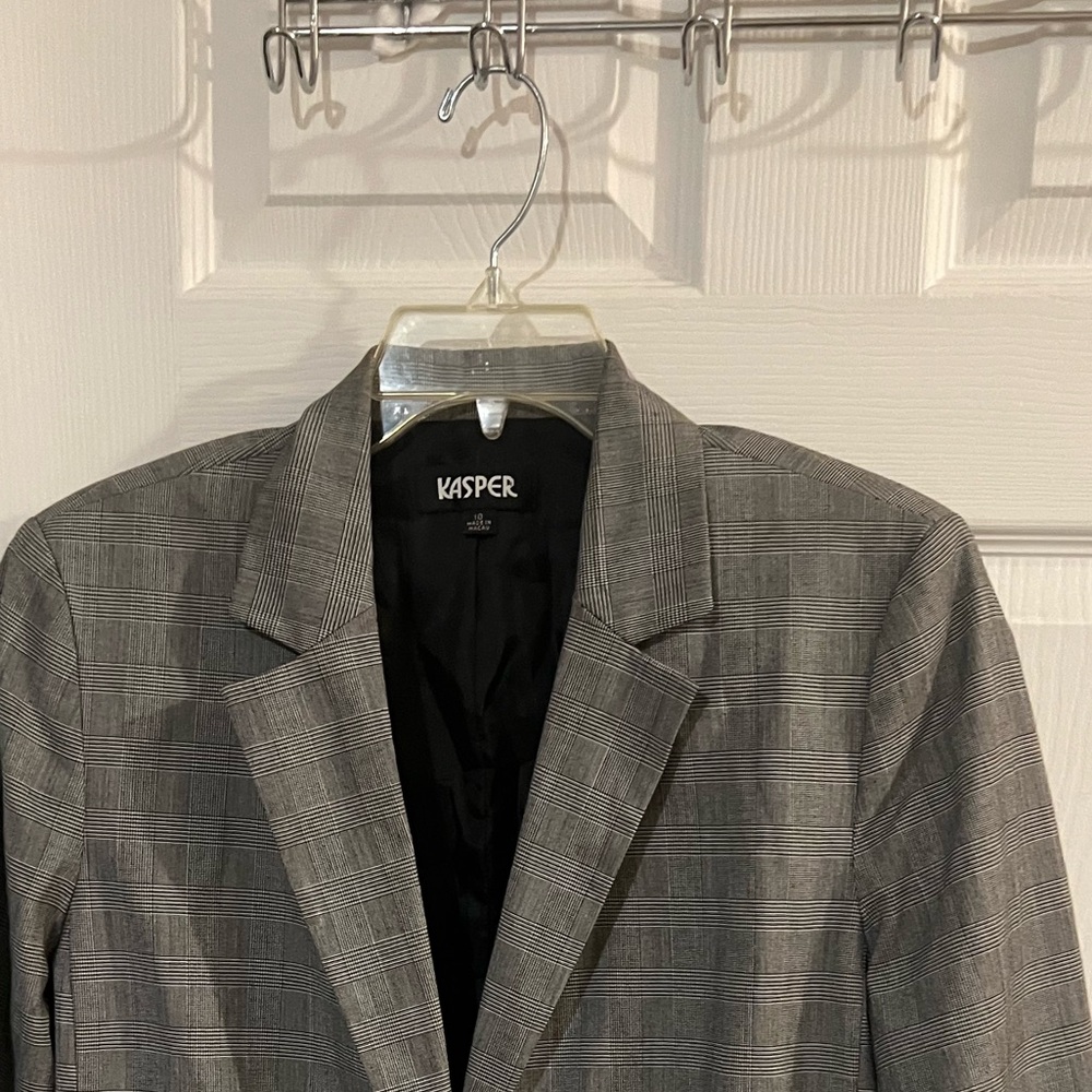 Kasper women’s black and white suit jacket size 10